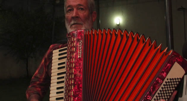 O acordeonista Dino Rocha relembra seus principais sucessos no 18º FIB