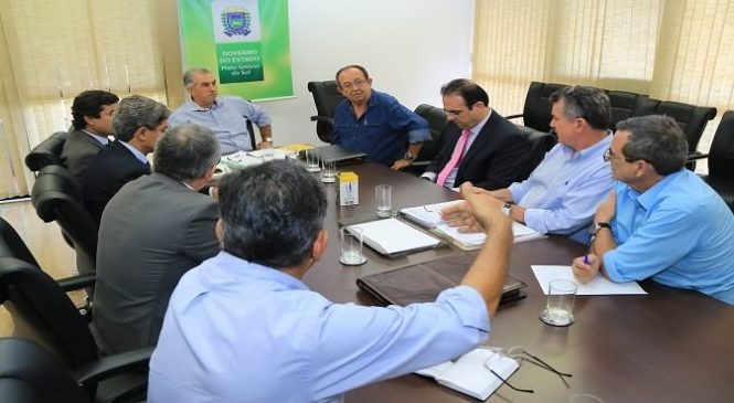 Reinaldo Azambuja define com prefeito Odilson Soares investimentos em Bonito