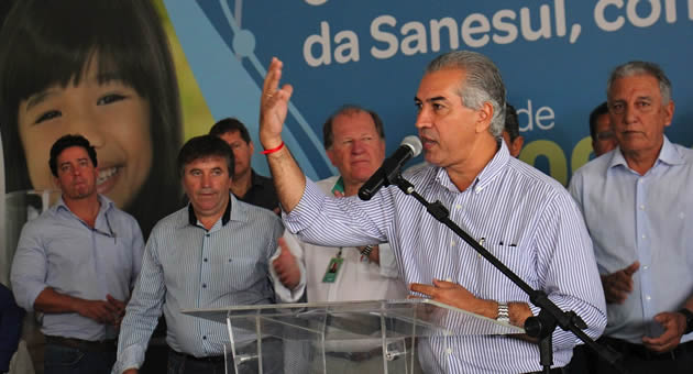 “Saneamento é saúde”, diz Reinaldo Azambuja ao liberar pacote milionário de obras da Sanesul