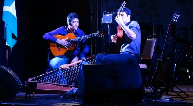 Marcelo Loureiro divide palco com jovem de 15 anos e encanta o público em Bonito