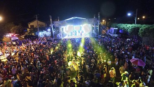 Ecofolia: segunda noite de Carnaval leva mais 3 mil foliões as ruas de Bonito