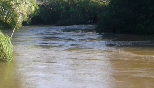 Fotos: nível de rios sobem e invadem estrada de acesso do Balneário Municipal em Bonito