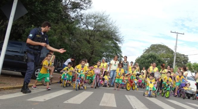 Maio Amarelo: passeios ciclísticos, teatros, blitz educativas e palestras nas escolas marcam ações em Bonito