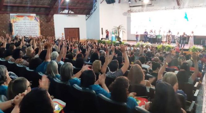 Abertura do 27º Congresso Estadual da Fetems reúne mais de 1.200 profissionais da educação em Bonito