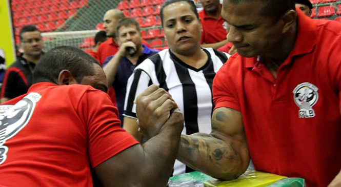 Atletas de Bonito participam do 41º Campeonato Brasileiro de Luta de Braço