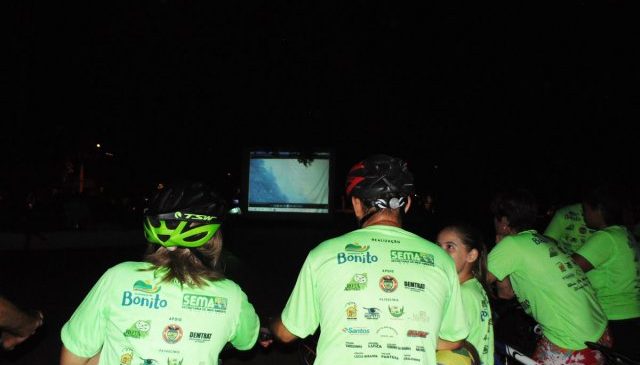 Bonito tem praça escura e pedalada noturna em apoio a Hora do Planeta